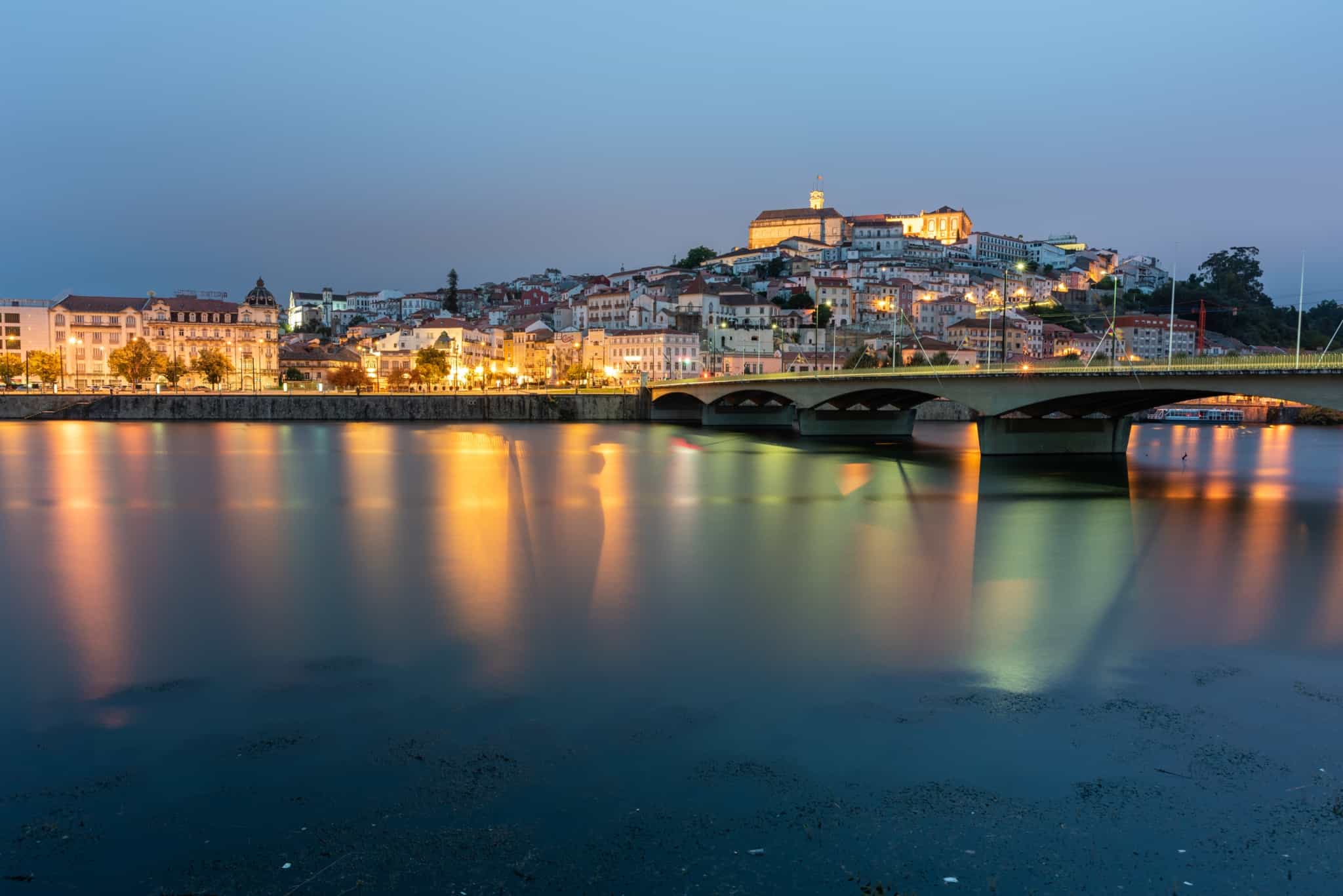 Vista de Coimbra do lado do rio