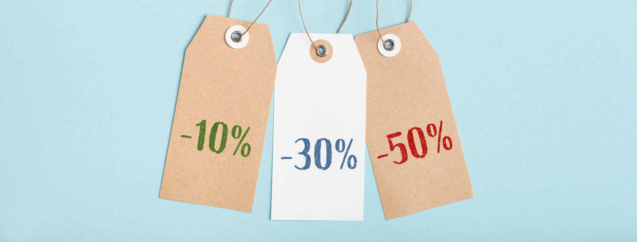 Etiquetas com descontos de 10%, 30% e 50%