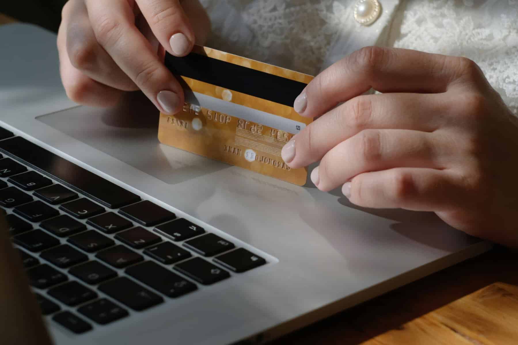 Débito direto: Como controlar o dinheiro que sai da conta